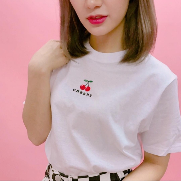 W♥C / Wego Japan white cherry oversized tee - Picture 2 of 4
